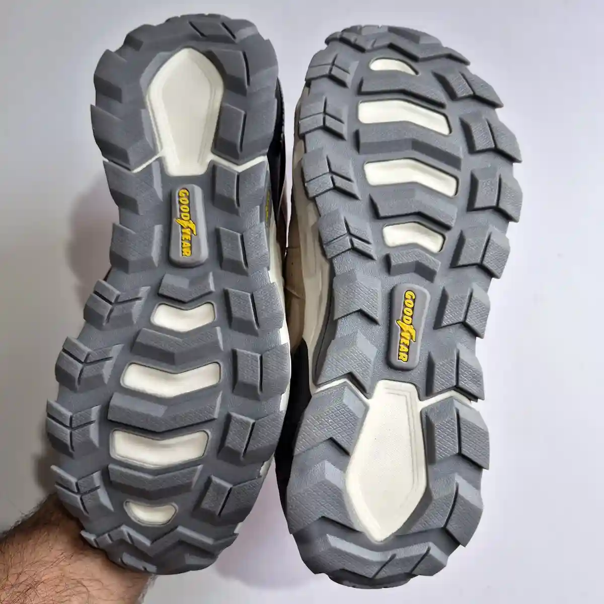 کتونی مردانه اسکیچرز مکس پروتکت کرمی کد ۲۸5